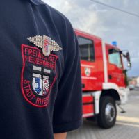 Die Leistungsspange an einem Polo-Shirt mit Wappen der Feuerwehr Rheinbach.
